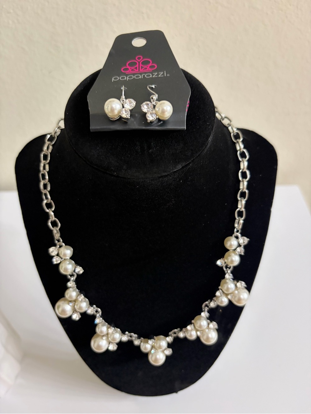 Paparazzi Pearl Rhinestone Necklace & Earring Set Silver Tone